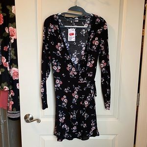 👗 Black Floral Wrap Dress 👗